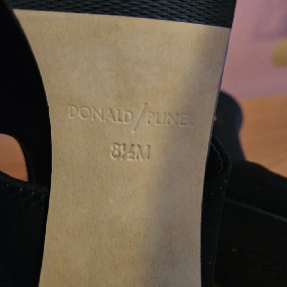 Donald/Pliner Black Heels - Picture 8 of 9